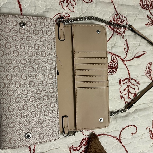 Guess Wallet - Picture 4 of 16